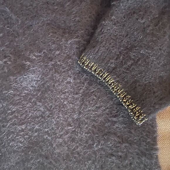 Gemo charcoal gray soft fuzzy sweater w gold metallic neck & /sleeve trim sz L - Picture 7 of 8